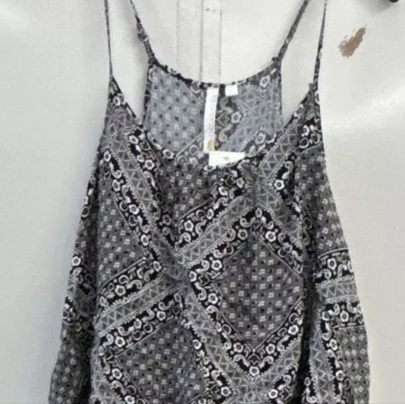 C & C California Printed Tiered Loose Wide Leg Jumpsuit Size L NWT MSRP $108 - Picture 4 of 9